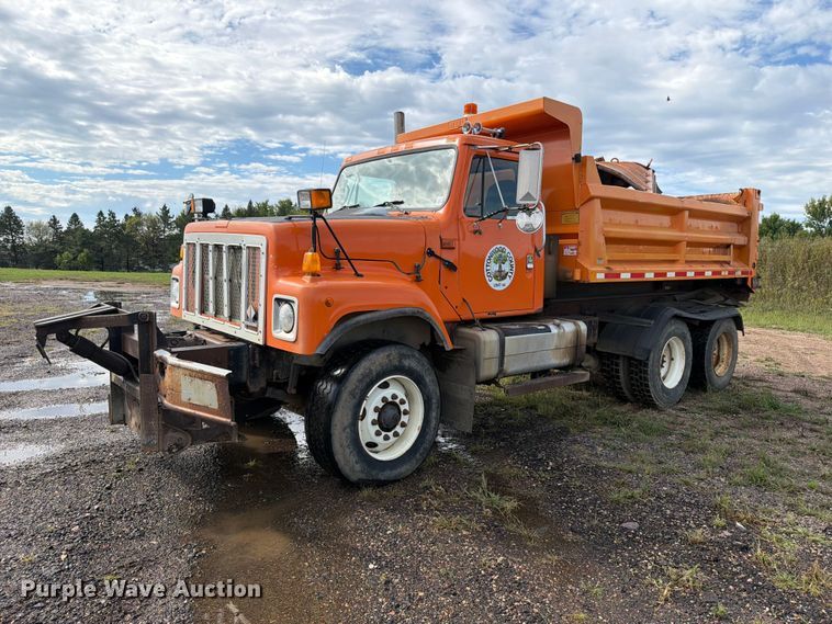 image for item FT8054 2000 International F-2574 dump truck