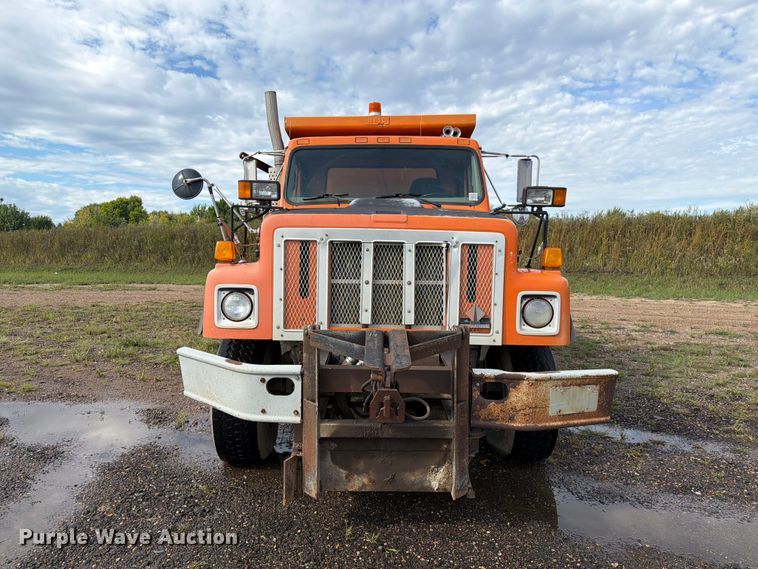 image for item FT8054 2000 International F-2574 dump truck