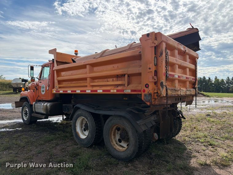 image for item FT8054 2000 International F-2574 dump truck