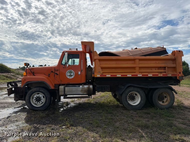 image for item FT8054 2000 International F-2574 dump truck