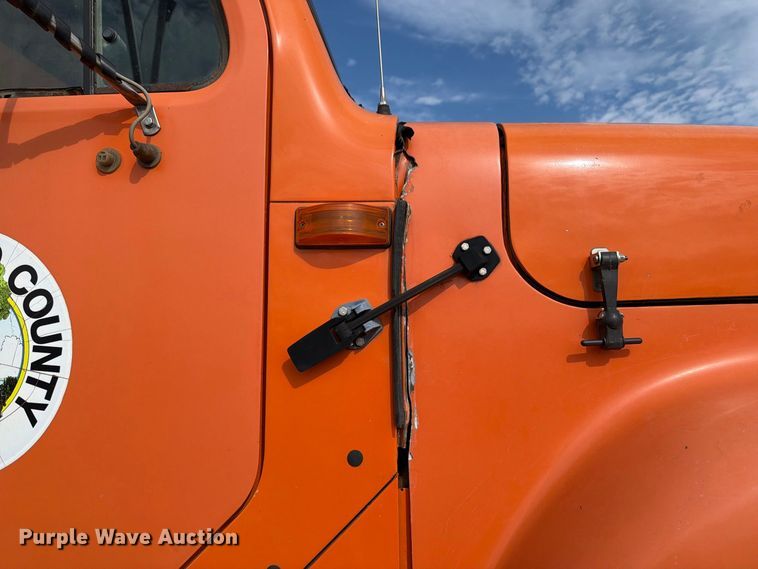 image for item FT8054 2000 International F-2574 dump truck