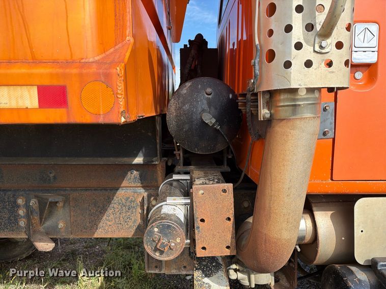 image for item FT8054 2000 International F-2574 dump truck