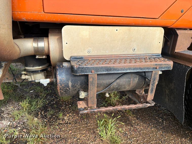 image for item FT8054 2000 International F-2574 dump truck