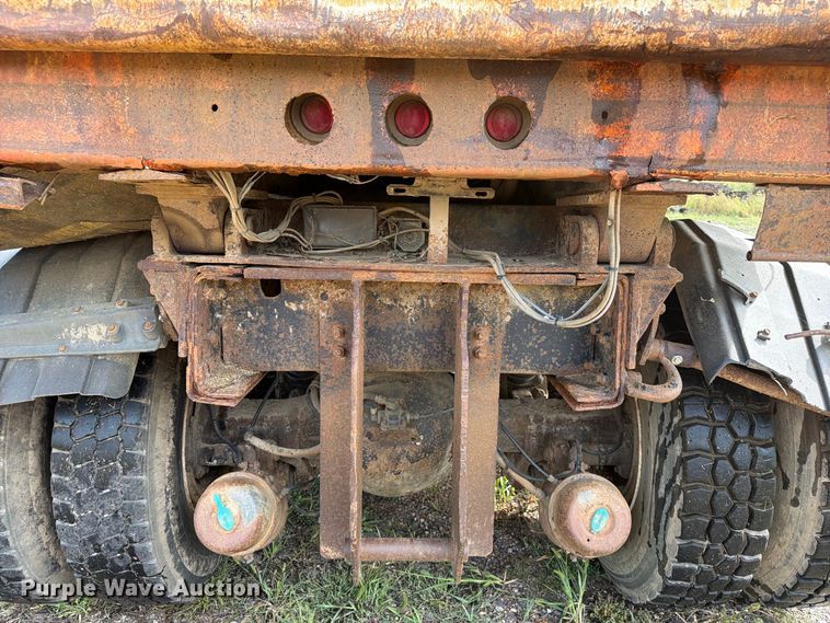 image for item FT8054 2000 International F-2574 dump truck