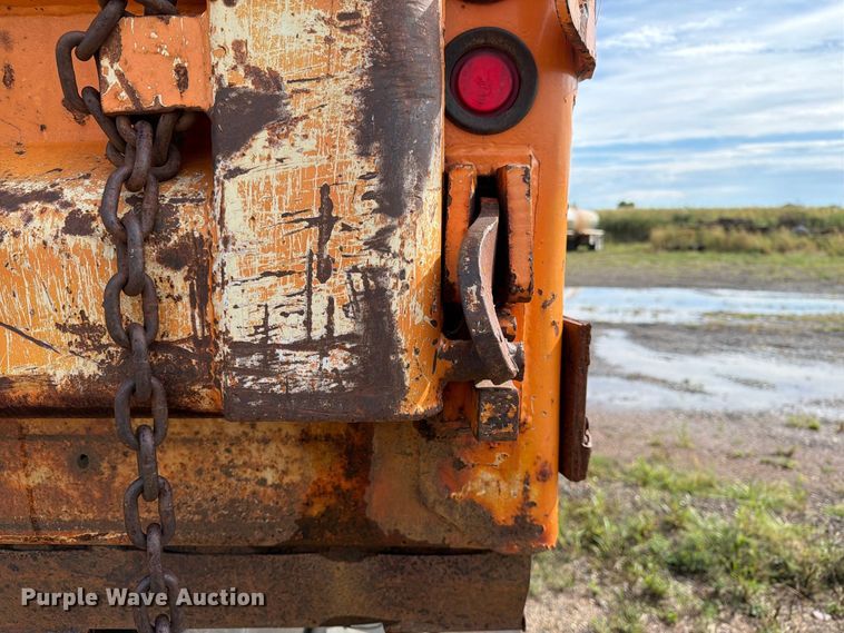 image for item FT8054 2000 International F-2574 dump truck