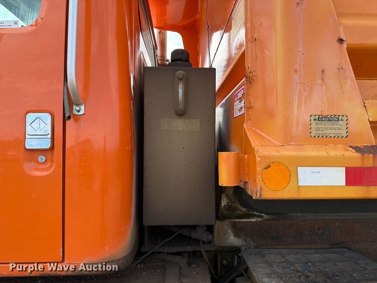 image for item FT8054 2000 International F-2574 dump truck
