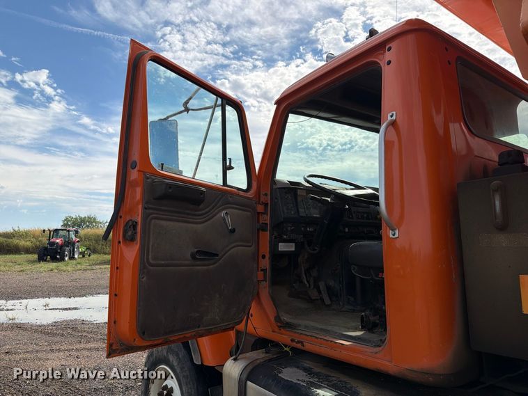 image for item FT8054 2000 International F-2574 dump truck