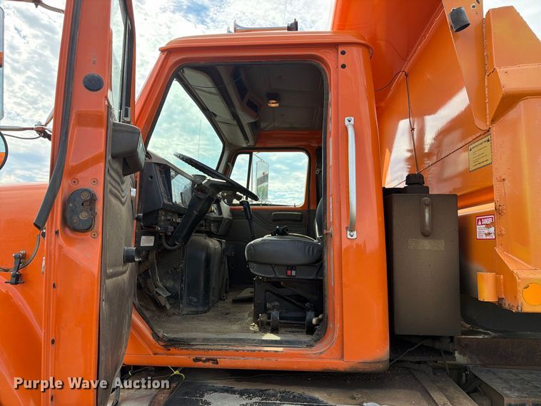 image for item FT8054 2000 International F-2574 dump truck