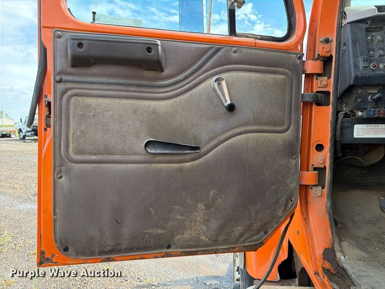image for item FT8054 2000 International F-2574 dump truck