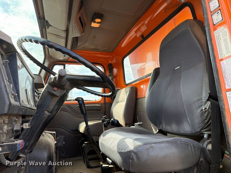 image for item FT8054 2000 International F-2574 dump truck