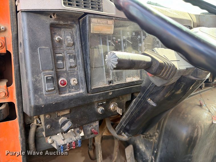 image for item FT8054 2000 International F-2574 dump truck