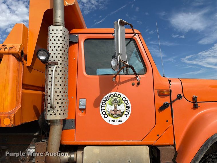 image for item FT8054 2000 International F-2574 dump truck