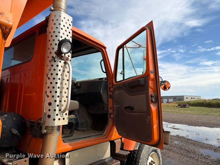 image for item FT8054 2000 International F-2574 dump truck
