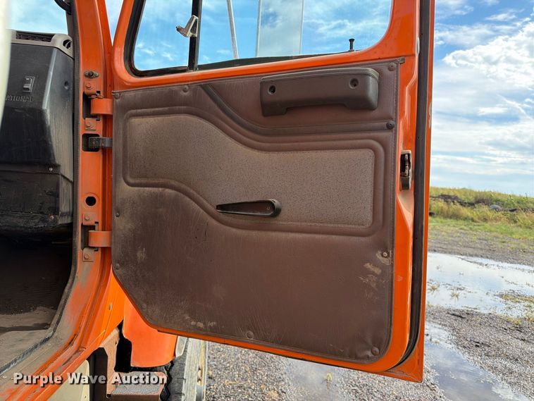 image for item FT8054 2000 International F-2574 dump truck
