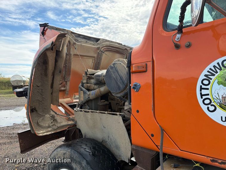 image for item FT8054 2000 International F-2574 dump truck