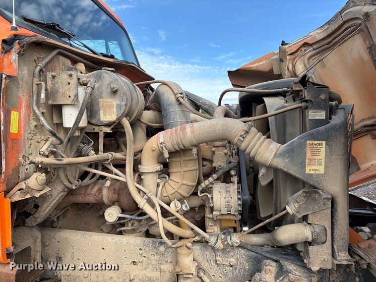image for item FT8054 2000 International F-2574 dump truck