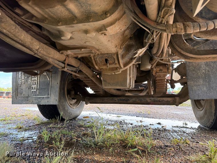 image for item FT8054 2000 International F-2574 dump truck