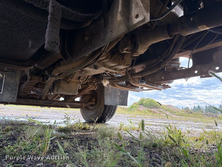 image for item FT8054 2000 International F-2574 dump truck