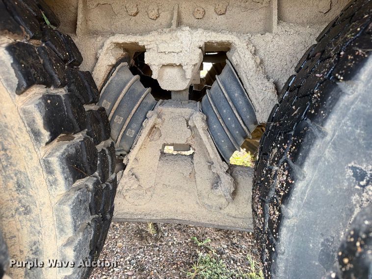 image for item FT8054 2000 International F-2574 dump truck
