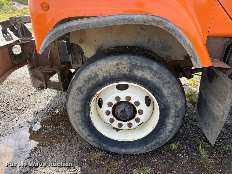image for item FT8054 2000 International F-2574 dump truck