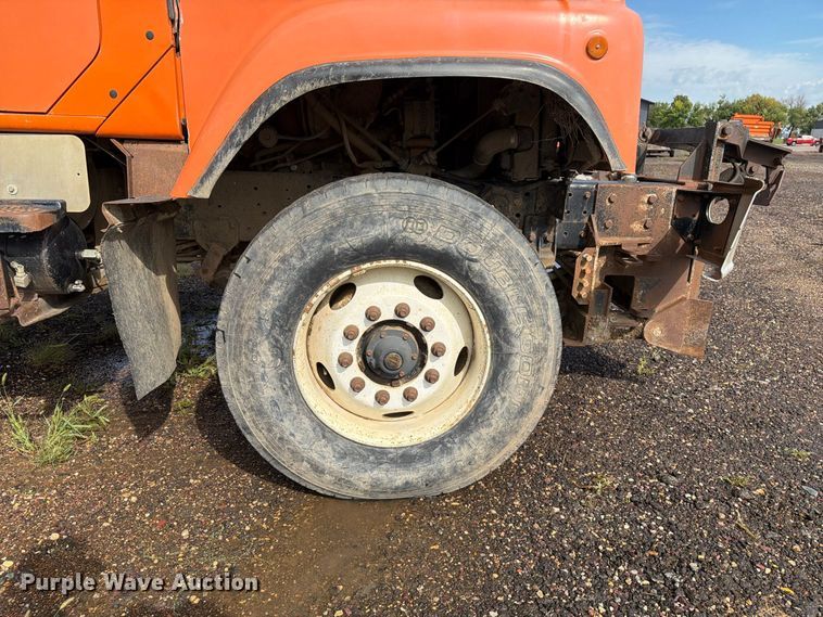 image for item FT8054 2000 International F-2574 dump truck
