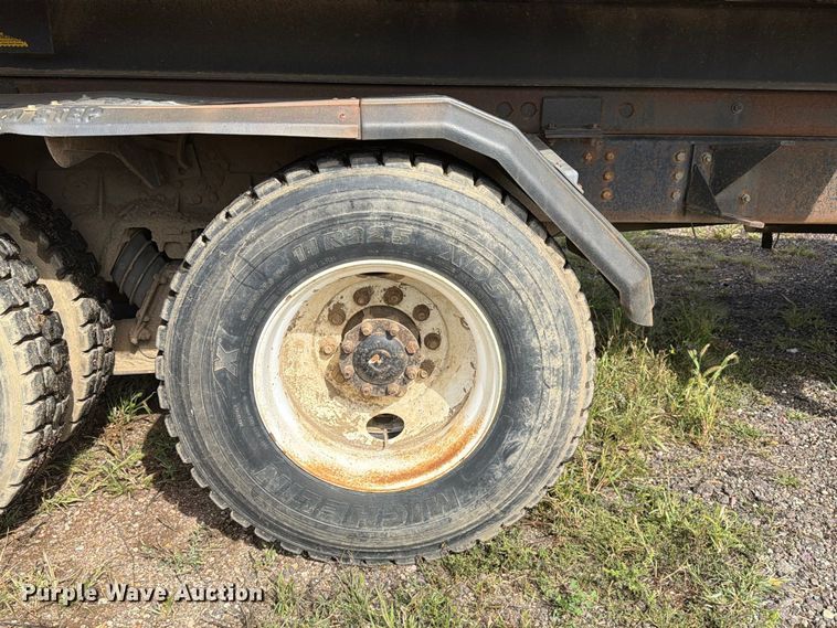 image for item FT8054 2000 International F-2574 dump truck