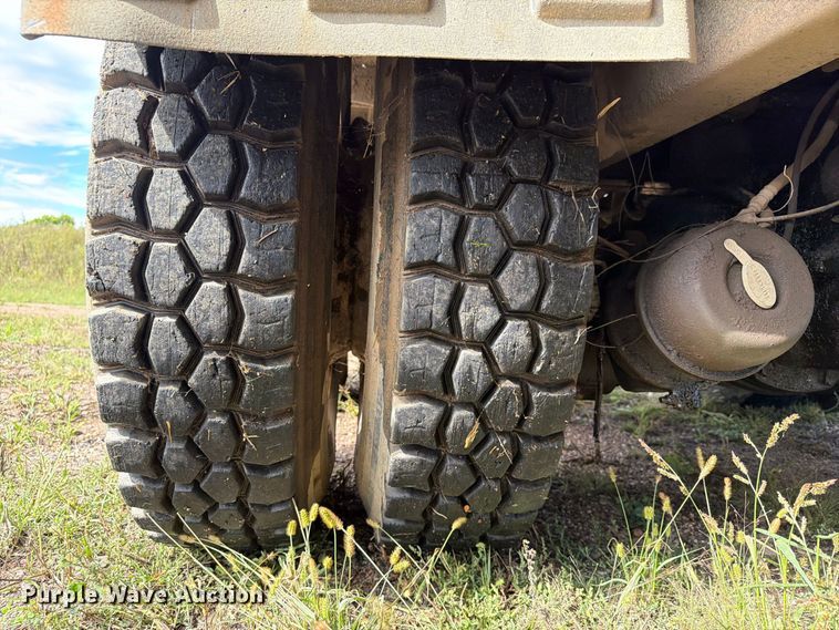 image for item FT8054 2000 International F-2574 dump truck