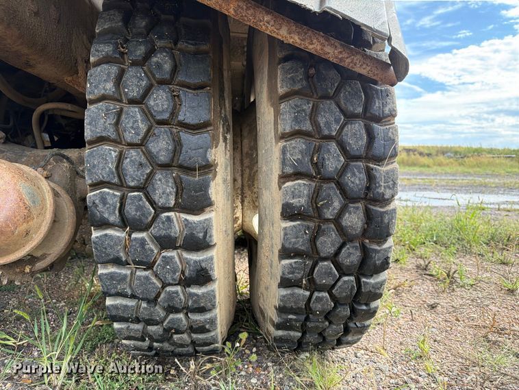image for item FT8054 2000 International F-2574 dump truck