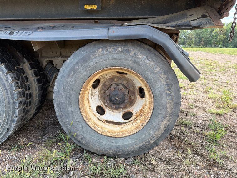 image for item FT8054 2000 International F-2574 dump truck