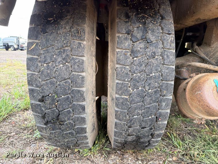 image for item FT8054 2000 International F-2574 dump truck
