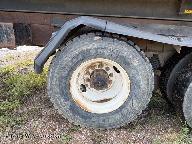 image for item FT8054 2000 International F-2574 dump truck