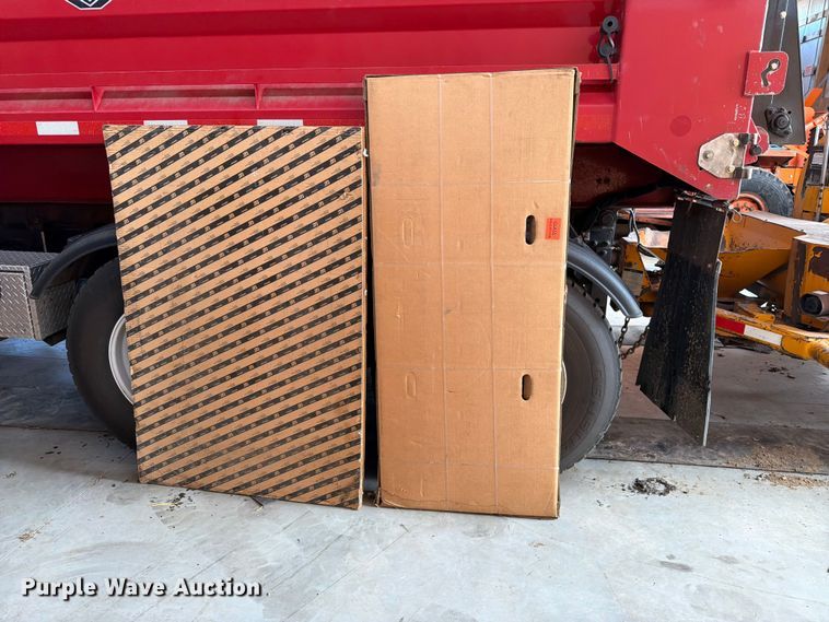 image for item FT8057 Caterpillar (2) Caterpillar glass windows