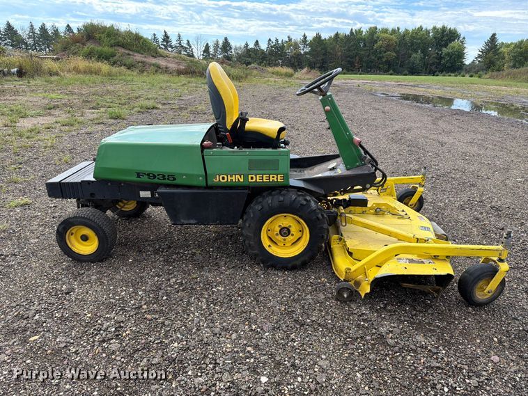 image for item FT8058 John Deere F935 lawn tractor