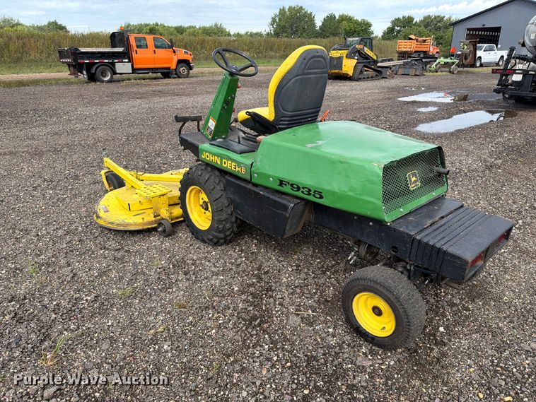 image for item FT8058 John Deere F935 lawn tractor