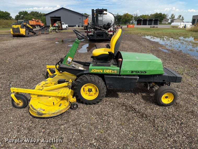 image for item FT8058 John Deere F935 lawn tractor