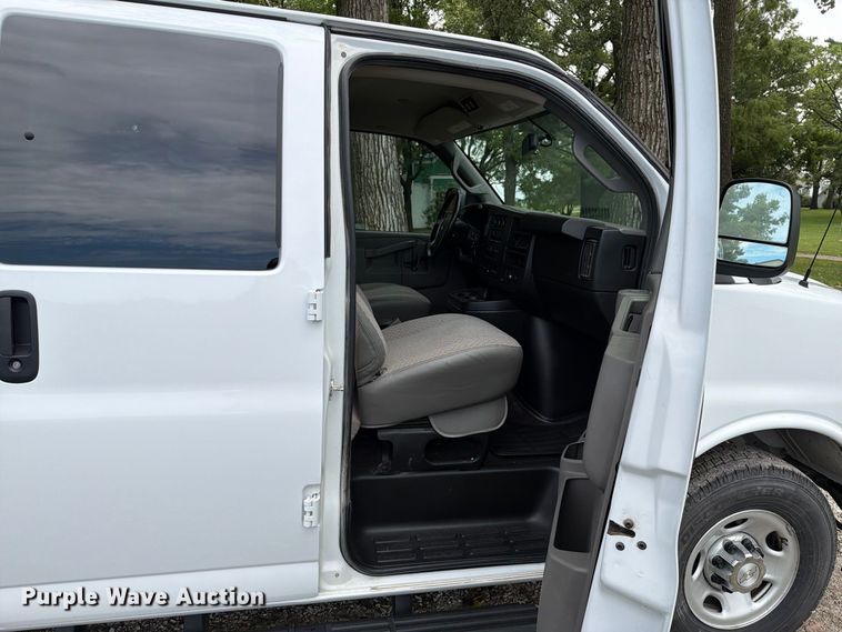 image for item FT8079 2018 Chevrolet Express 3500 van
