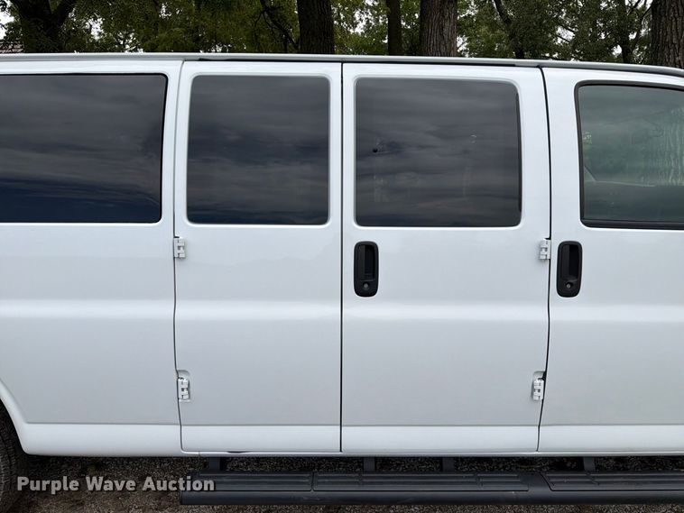 image for item FT8079 2018 Chevrolet Express 3500 van