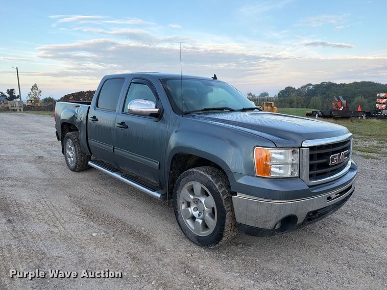 image for item FT8132 2010 GMC Sierra Crew Cab pickup truck