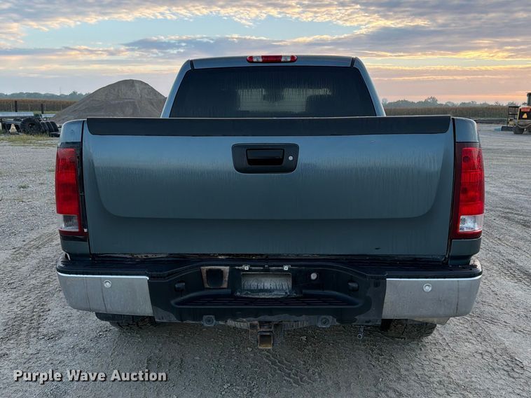 image for item FT8132 2010 GMC Sierra Crew Cab pickup truck