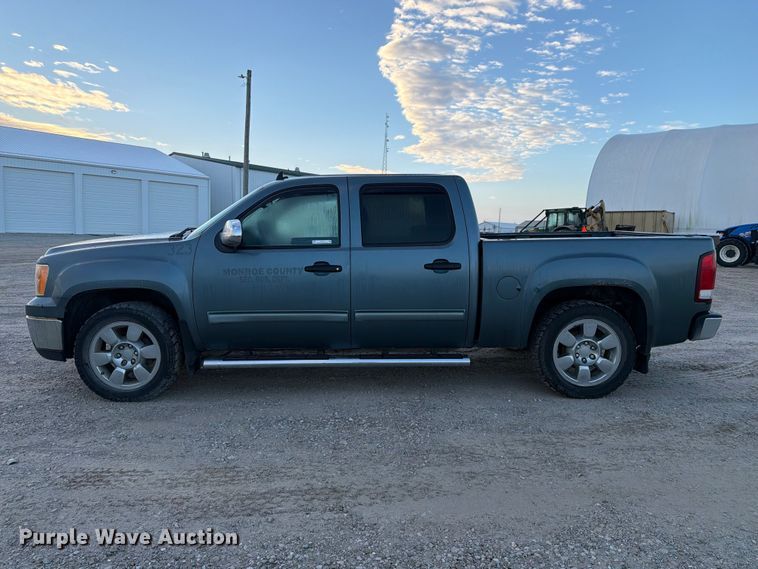 image for item FT8132 2010 GMC Sierra Crew Cab pickup truck