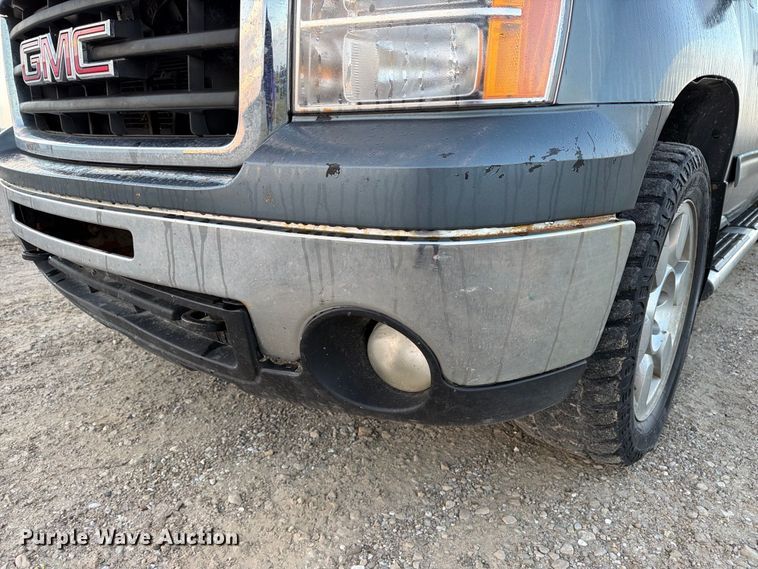 image for item FT8132 2010 GMC Sierra Crew Cab pickup truck