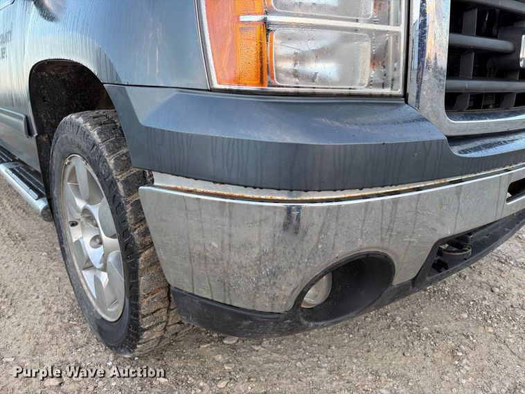 image for item FT8132 2010 GMC Sierra Crew Cab pickup truck