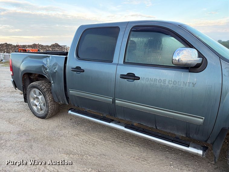 image for item FT8132 2010 GMC Sierra Crew Cab pickup truck