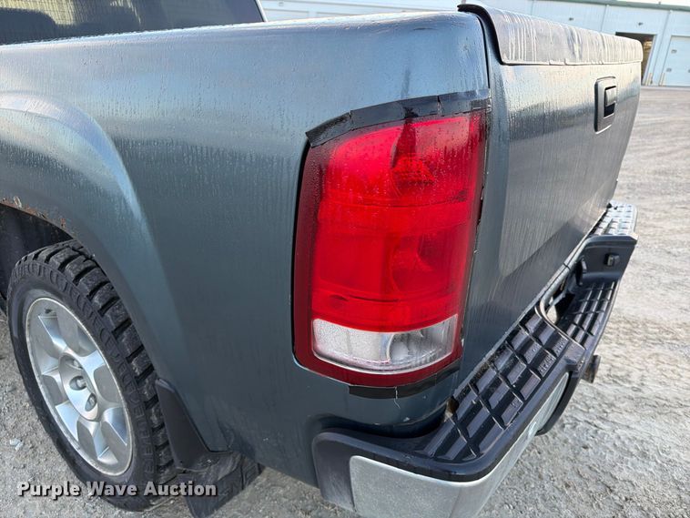 image for item FT8132 2010 GMC Sierra Crew Cab pickup truck