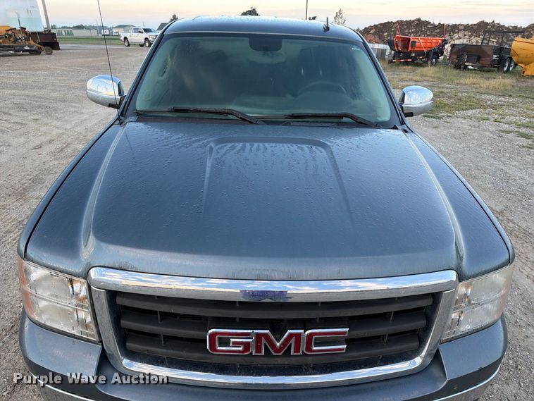 image for item FT8132 2010 GMC Sierra Crew Cab pickup truck
