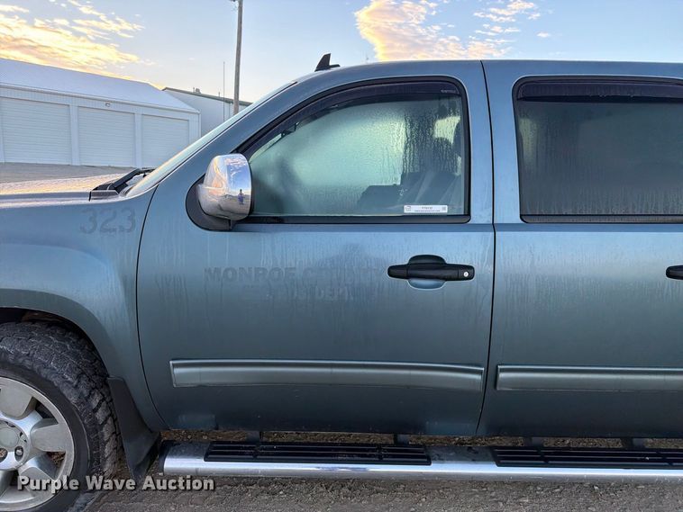 image for item FT8132 2010 GMC Sierra Crew Cab pickup truck