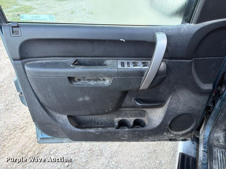 image for item FT8132 2010 GMC Sierra Crew Cab pickup truck