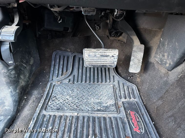 image for item FT8132 2010 GMC Sierra Crew Cab pickup truck