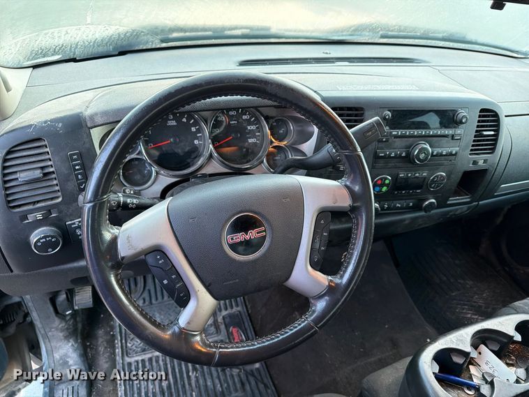 image for item FT8132 2010 GMC Sierra Crew Cab pickup truck