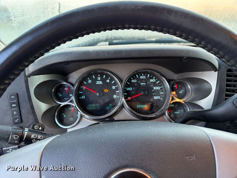 image for item FT8132 2010 GMC Sierra Crew Cab pickup truck